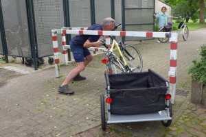 Gitter-bremsen-Radfahrer-aus_ArtikelQuer.jpg Gitter-bremsen-Radfahrer-aus_ArtikelQuer.jpg