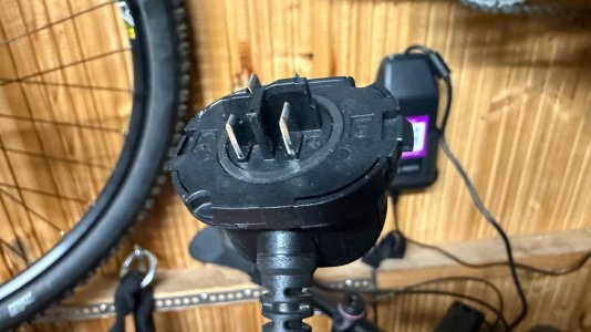 stecker am powermore.JPG